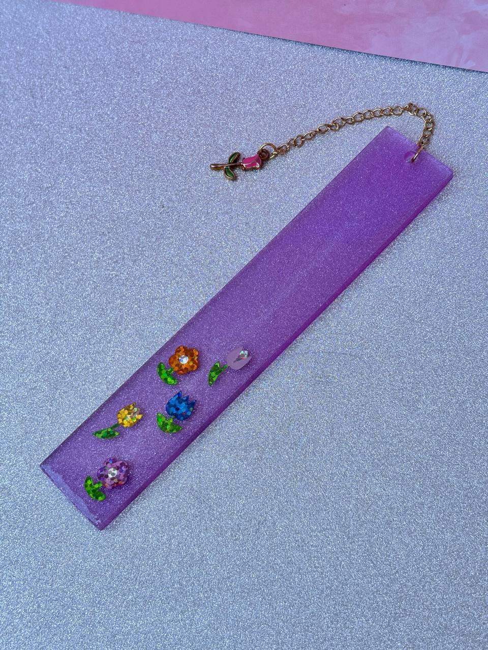 Segnalibro lilla con fiori